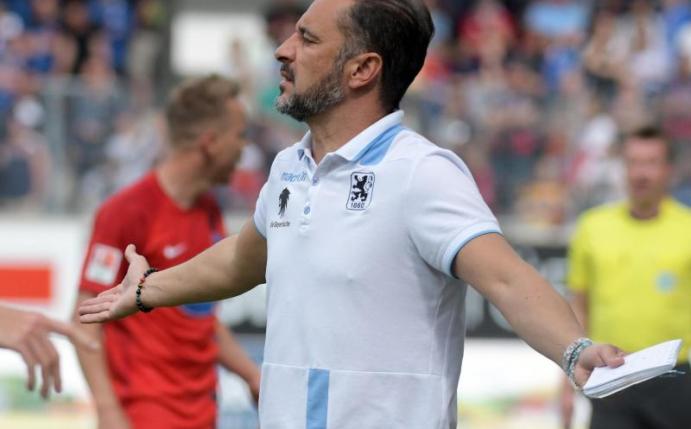 Das Team von Trainer Vitor Pereira trifft in der Relegation auf Jahn Regensburg. Foto: Stefan Puchner