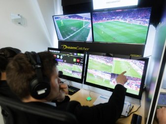 Ab der neuen Saison gibt es in der Bundesliga den Videobeweis. Foto: Marcel Kusch