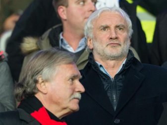 Michael Schade (l.) und Rudi Völler suchen einen neuen Trainer für Bayer Leverkusen. Foto: Guido Kirchner