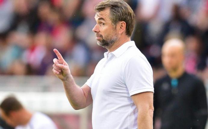 Bernd Hollerbach hatte die Würzburger Kickers zur Saison 2014/15 übernommen und von der Regionalliga in die 2. Liga geführt. Foto: Nicolas Armer