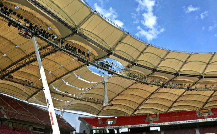 Die Mercedes-Benz-Arena erhält ein neues Dach