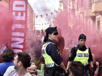 Fans von Manchester United feiern in Stockholm vor Beginn des Europa-League-Finals. Foto: Martin Meissner Fans von Manchester United feiern in Stockholm vor Beginn des Europa-League-Finals. Foto: Martin Meissner