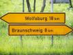 Wolfsburg oder Braunschweig - für wen führt der Weg zur Saison 2017/18 in die Erste Liga? Foto: Julian Stratenschulte