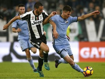 Patrik Schick (r.) im Fokus von Borussia Dortmund Patrik Schick (r.) im Fokus von Borussia Dortmund