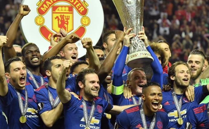 Die Spieler von Manchester United jubeln über den Sieg in der Europa League. Foto: Martin Meissner