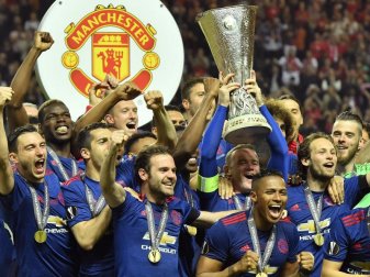 Die Spieler von Manchester United jubeln über den Sieg in der Europa League. Foto: Martin Meissner Die Spieler von Manchester United jubeln über den Sieg in der Europa League. Foto: Martin Meissner