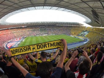 Die Fans von Borussia Dortmund werden wieder im Berliner Olympiastadion zu Gast sein. Foto: Peter Kneffel Die Fans von Borussia Dortmund werden wieder im Berliner Olympiastadion zu Gast sein. Foto: Peter Kneffel