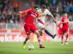 Benjamin Kessel (l.) wechselt zu den roten Teufeln 