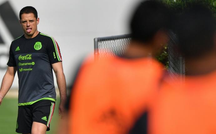 Hernández (l.) ist Mexikos Rekordtorschütze