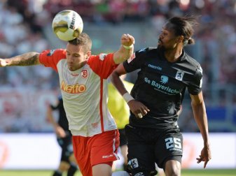 Jahn Regensburg und 1860 München spielen um eine Platz in der Zweiten Bundesliga. Foto: Timm Schamberger Jahn Regensburg und 1860 München spielen um eine Platz in der Zweiten Bundesliga. Foto: Timm Schamberger