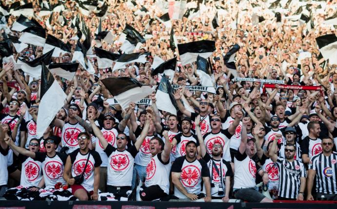 Eintracht-Fans haben Mannschaft am Römer empfangen