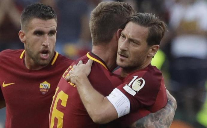 Francesco Totti (r) nimmt Abschied von der AS Roma. Foto: Alessandra Tarantino