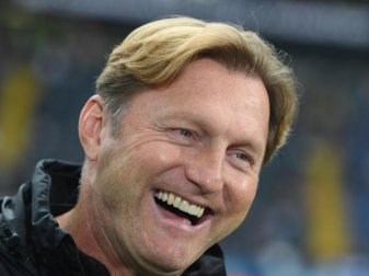Leipzigs Trainer Ralph Hasenhüttl freut sich auf die Champions League. Foto: Arne Dedert Leipzigs Trainer Ralph Hasenhüttl freut sich auf die Champions League. Foto: Arne Dedert