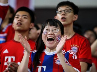 Chinesische Fans des FC Bayern München in Shanghai. Foto: Xi Ya Chinesische Fans des FC Bayern München in Shanghai. Foto: Xi Ya
