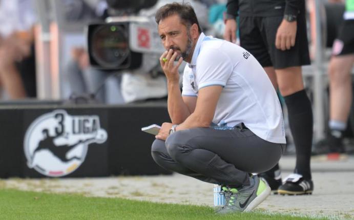 1860-Trainer Vitor Pereira fordert von seinen Spielern die richtige Einstellung. Foto: Timm Schamberger