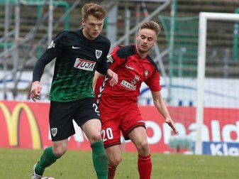 Röser (r.) wechselt von Sonnenhof Großaspach zu Dynamo Röser (r.) wechselt von Sonnenhof Großaspach zu Dynamo