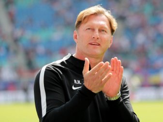 Leipzigs Trainer Ralph Hasenhüttl will sich an den Europapokal gerne gewöhnen. Foto: Jan Woitas Leipzigs Trainer Ralph Hasenhüttl will sich an den Europapokal gerne gewöhnen. Foto: Jan Woitas