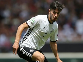 Suat Serdar traf per Hacke zum 2:3-Anschlusstreffer Suat Serdar traf per Hacke zum 2:3-Anschlusstreffer