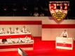 VfB-Sportvorstand Jan Schindelmeiser (r) spricht in Stuttgart zu Vereinsmitgliedern. Foto: Christoph Schmidt