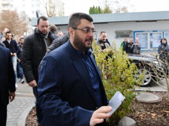 1860-Investor Hasan Ismaik will gegen die 50+1-Regel im deutschen Fußball klagen. Foto: Andreas Gebert 1860-Investor Hasan Ismaik will gegen die 50+1-Regel im deutschen Fußball klagen. Foto: Andreas Gebert