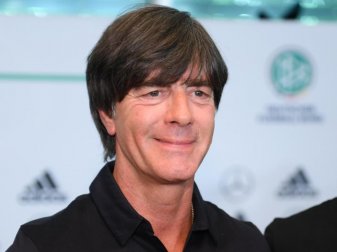 Joachim Löw startet mit der Nationalmannschaft ins Confed-Cup-Abenteuer. Foto: Arne Dedert Joachim Löw startet mit der Nationalmannschaft ins Confed-Cup-Abenteuer. Foto: Arne Dedert