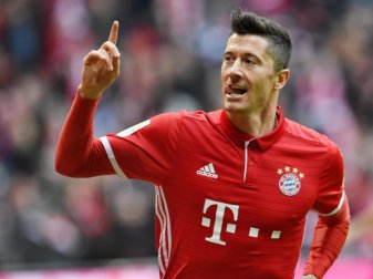 Bayern-Stürmer Robert Lewandowski erzielte in dieser Bundesliga-Saison 30 Tore. Foto: Tobias Hase Bayern-Stürmer Robert Lewandowski erzielte in dieser Bundesliga-Saison 30 Tore. Foto: Tobias Hase