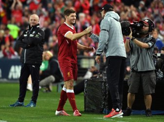 Jürgen Klopp (r.) bildet Steven Gerrard zum Trainer aus Jürgen Klopp (r.) bildet Steven Gerrard zum Trainer aus