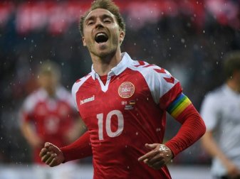 Christian Eriksen schießt Dänemark zur 1:0-Führung Christian Eriksen schießt Dänemark zur 1:0-Führung