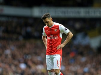 Mesut Özil wird erneut kritisiert Mesut Özil wird erneut kritisiert