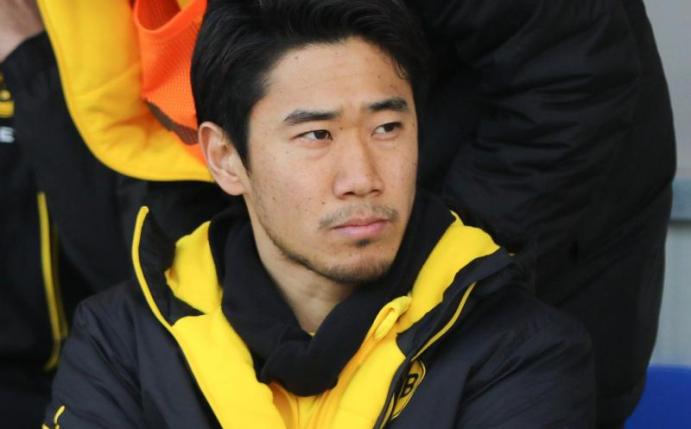 Shinji Kagawa hat sich an der Schulter verletzt. Foto: Frank Rumpenhorst
