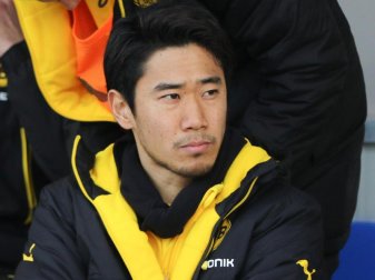Shinji Kagawa hat sich an der Schulter verletzt. Foto: Frank Rumpenhorst Shinji Kagawa hat sich an der Schulter verletzt. Foto: Frank Rumpenhorst