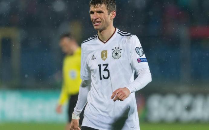 Eine Bemerkung Thomas Müllers von oben herab beim 8:0 gegen San Marino veranlasste Alan Gasperoni zu harscher Kritik. Foto: Guido Kirchner