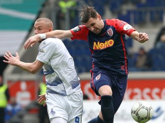 Jahn Regensburg hat mit Marcel Hofrath (r.) verlängert Jahn Regensburg hat mit Marcel Hofrath (r.) verlängert