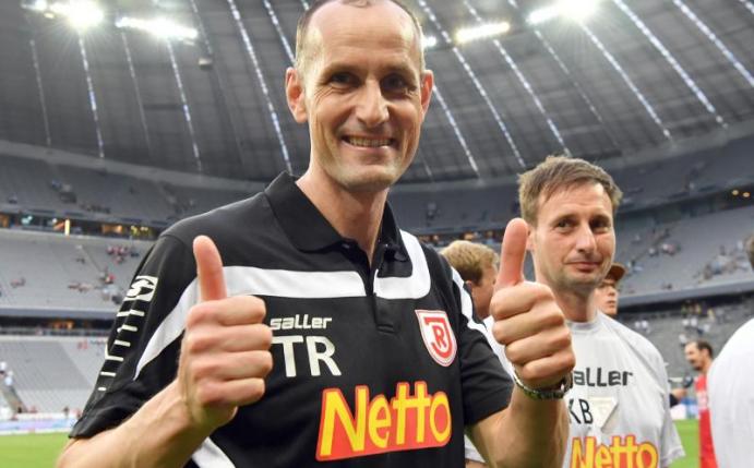 Leverkusens neuer Trainer Heiko Herrlich stieg mit Regensburg auf. Foto: Andreas Gebert