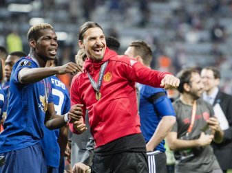 Zlatan Ibrahimovic (r) und Paul Pogba feiern den Sieg im Finale der Europa League. Foto: Johanna Lundberg Zlatan Ibrahimovic (r) und Paul Pogba feiern den Sieg im Finale der Europa League. Foto: Johanna Lundberg