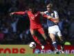 Der Engländer Dele Alli (l) kämpft mit Schottlands James Morrison um den Ball. Foto: Scott Heppell