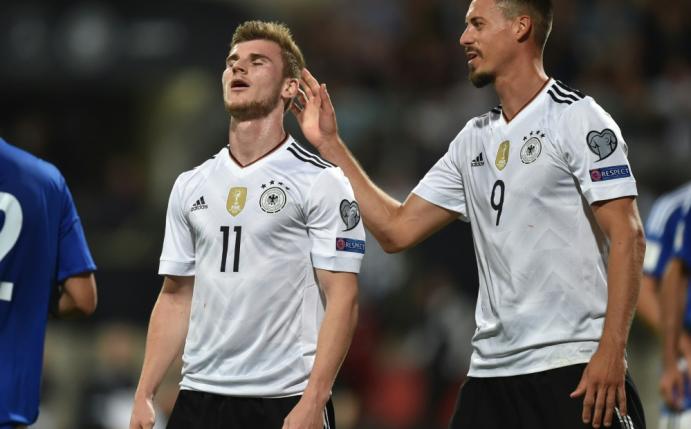 Timo Werner (l.) wurde in Nürnberg ausgepfiffen