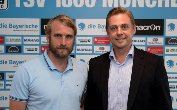 1860-Geschäftsführer Markus Fauser (r) und der neue Cheftrainer Daniel Bierofka wollen in der Regionalliga starten. Foto: Sven Hoppe