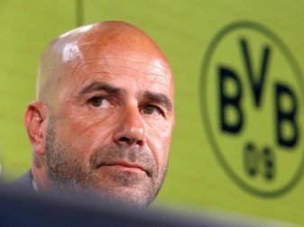 Peter Bosz testet sein Team in der Saisonvorbereitung achtmal. Foto: Ina Fassbender Peter Bosz testet sein Team in der Saisonvorbereitung achtmal. Foto: Ina Fassbender
