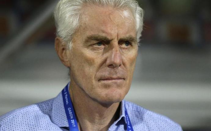 Kameruns Cheftrainer Hugo Broos kann noch nicht zufrieden sein: Seine «unzähmbaren Löwen» verloren das Testspiel gegen Kolumbien mit 0:4. Foto: Sunday Alamba