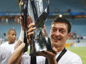 Mesut Özil im Juni 2009: Die deutsche U21-Nationalmannschaft hat die Europameisterschaft in Schweden gewonnen. Foto: Andreas Hillegren Mesut Özil im Juni 2009: Die deutsche U21-Nationalmannschaft hat die Europameisterschaft in Schweden gewonnen. Foto: Andreas Hillegren