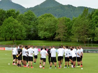 Deutschlands erstes Spiel ist am Sonntag um 18:00 Uhr Deutschlands erstes Spiel ist am Sonntag um 18:00 Uhr