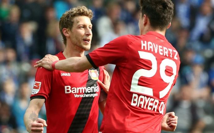 Stefan Kießling (l.) will weiter für Bayer spielen