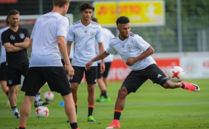 Die Nationalspieler der deutschen U21-Mannschaft beim Training. Foto: Andreas Arnold