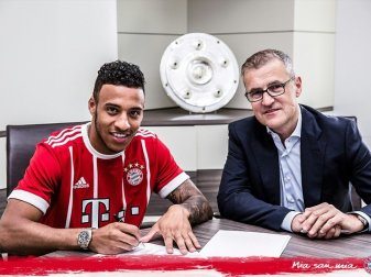 Corentin Tolisso (l.) unterschreibt bis 2022 Corentin Tolisso (l.) unterschreibt bis 2022
