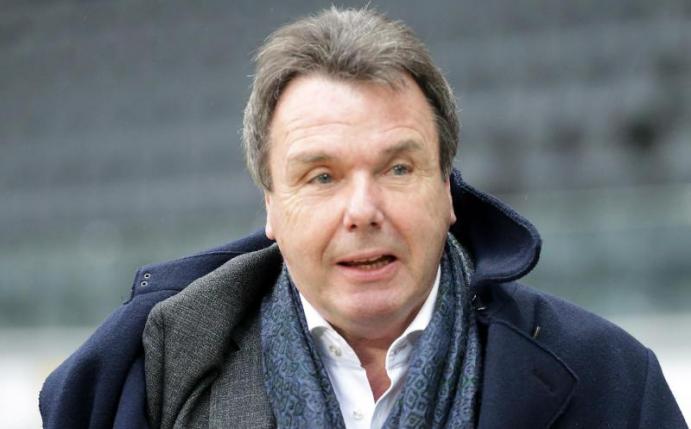 Nach Heribert Bruchhagen gibt es keine Vorgabe vor Neuverpflichtungen erst Spieler abzugeben. Foto: Hasan Bratic