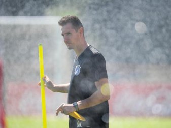 Miroslav Klose bringt seinen großen Erfahrungsschatz als Trainer-Auszubildender beim DFB-Team ein. Foto: Arne Dedert Miroslav Klose bringt seinen großen Erfahrungsschatz als Trainer-Auszubildender beim DFB-Team ein. Foto: Arne Dedert