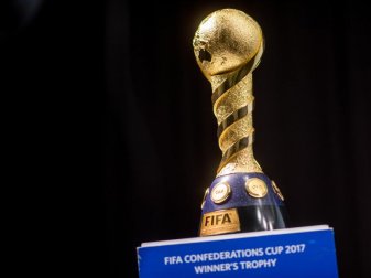 Die Trophäe des Confederations Cup. Foto: Sebastian Gollnow Die Trophäe des Confederations Cup. Foto: Sebastian Gollnow