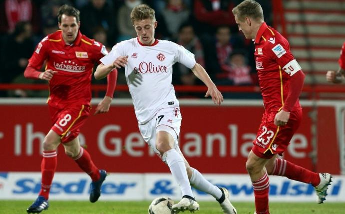 Sebastian Ernst (M.) wechselt zu Greuther Fürth