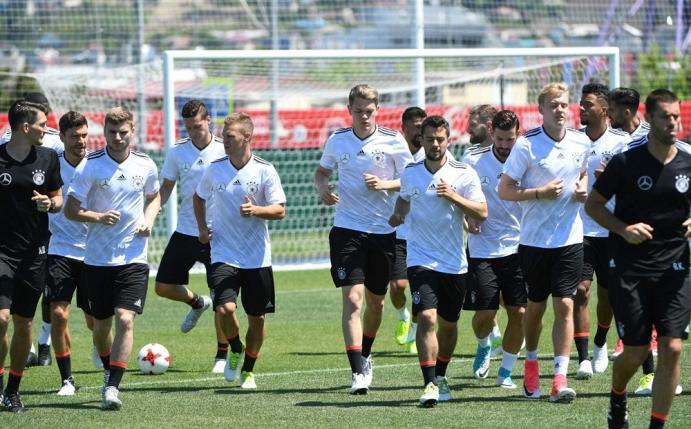 Acht Nationalspieler mussten zur Dopingkontrolle